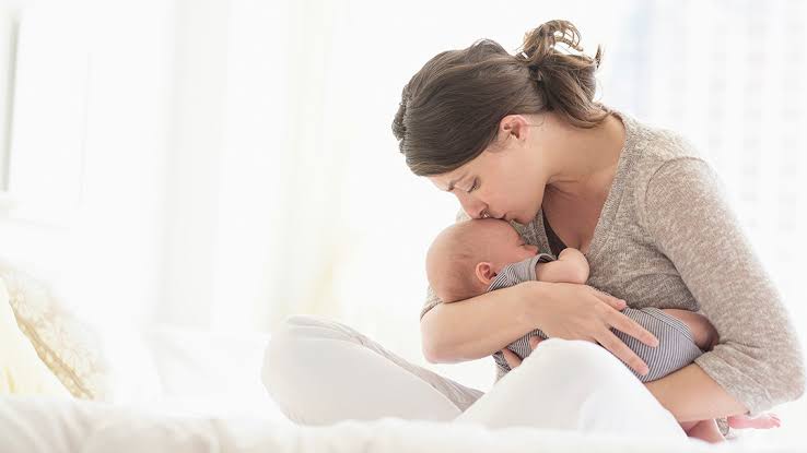 دراسة: يساعد حليب الأم في علاج فيروس كورونا وحماية الأطفال؟
